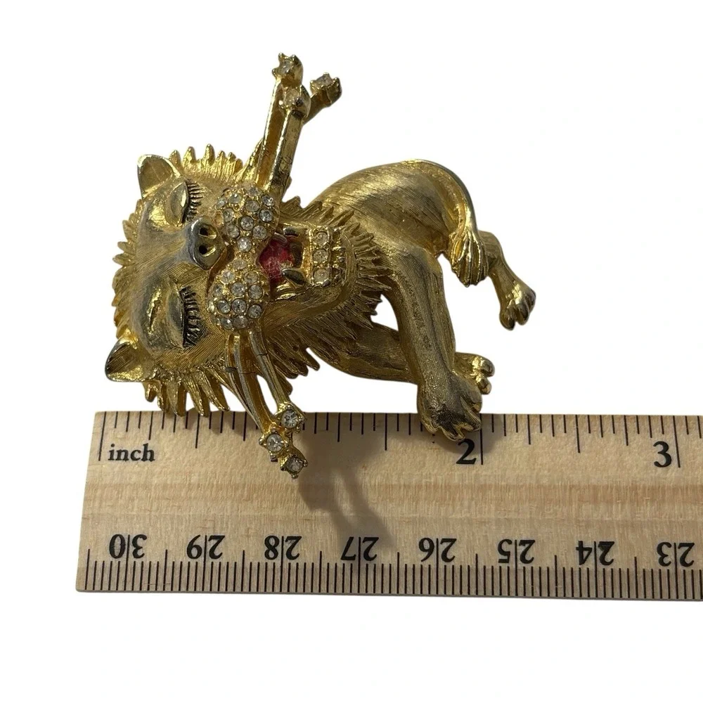 RARE Lion Brooch Pin Vintage Large‎ Enameled & Rhinestone Inset Figural Sleeping